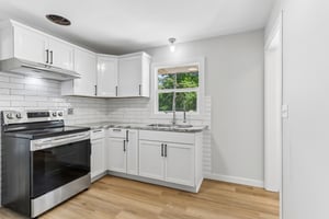 E Edgewater St-S1407-014.jpg