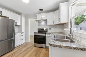 E Edgewater St-S1407-015.jpg