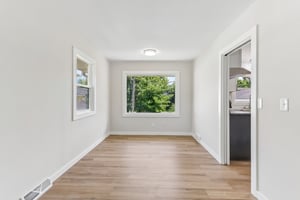 E Edgewater St-S1407-017.jpg