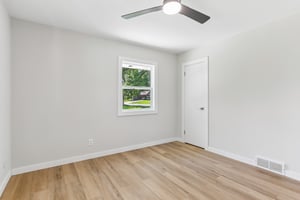 E Edgewater St-S1407-024.jpg