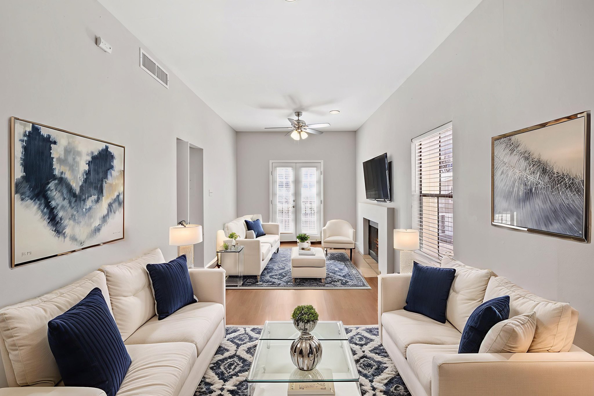 0M6A6585 virtually staged.jpeg