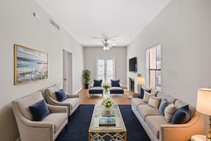 0M6A6585 virtually staged.jpeg