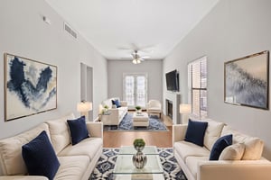 0M6A6585 virtually staged.jpeg