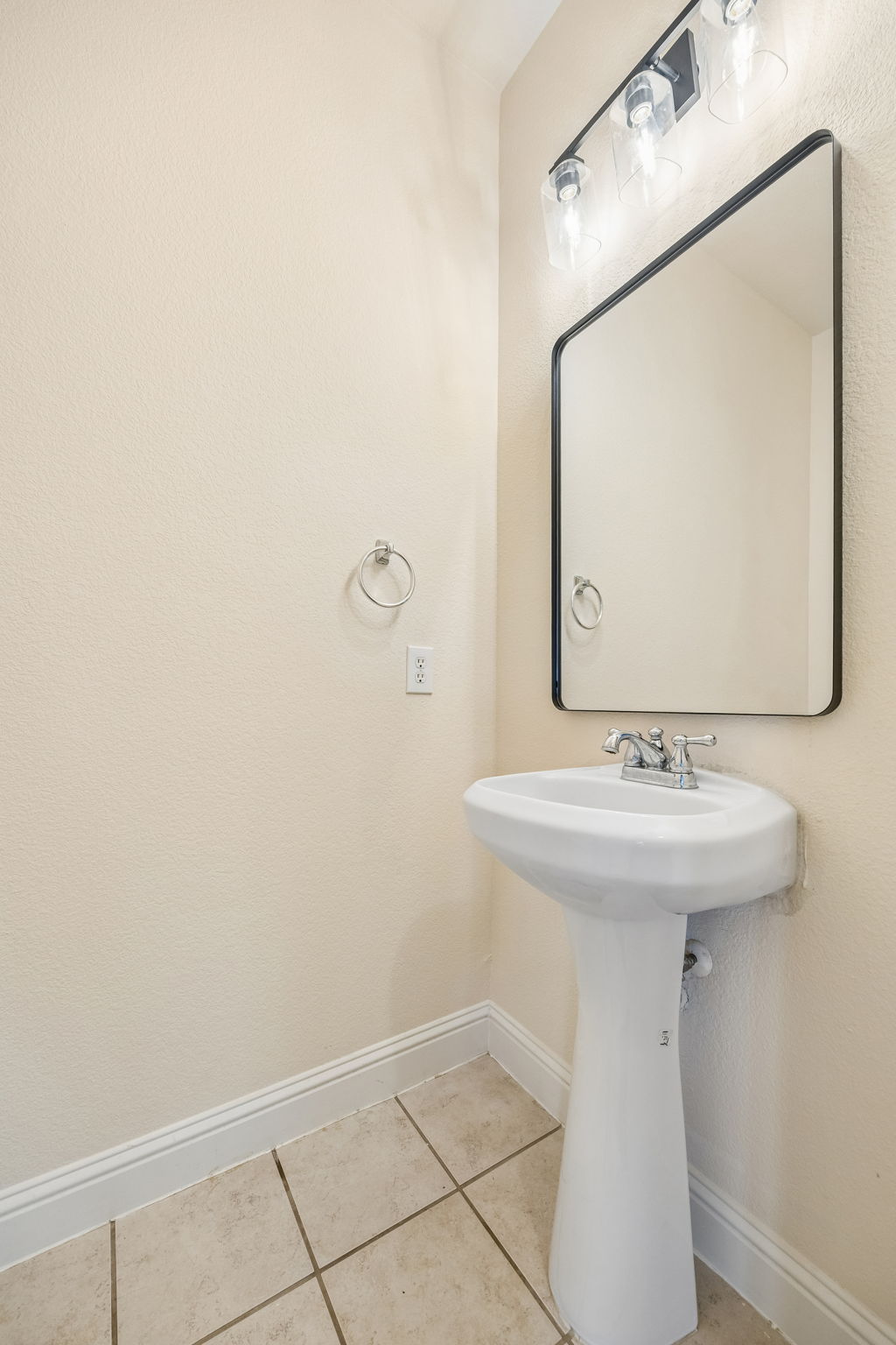 712Lathrop_025
