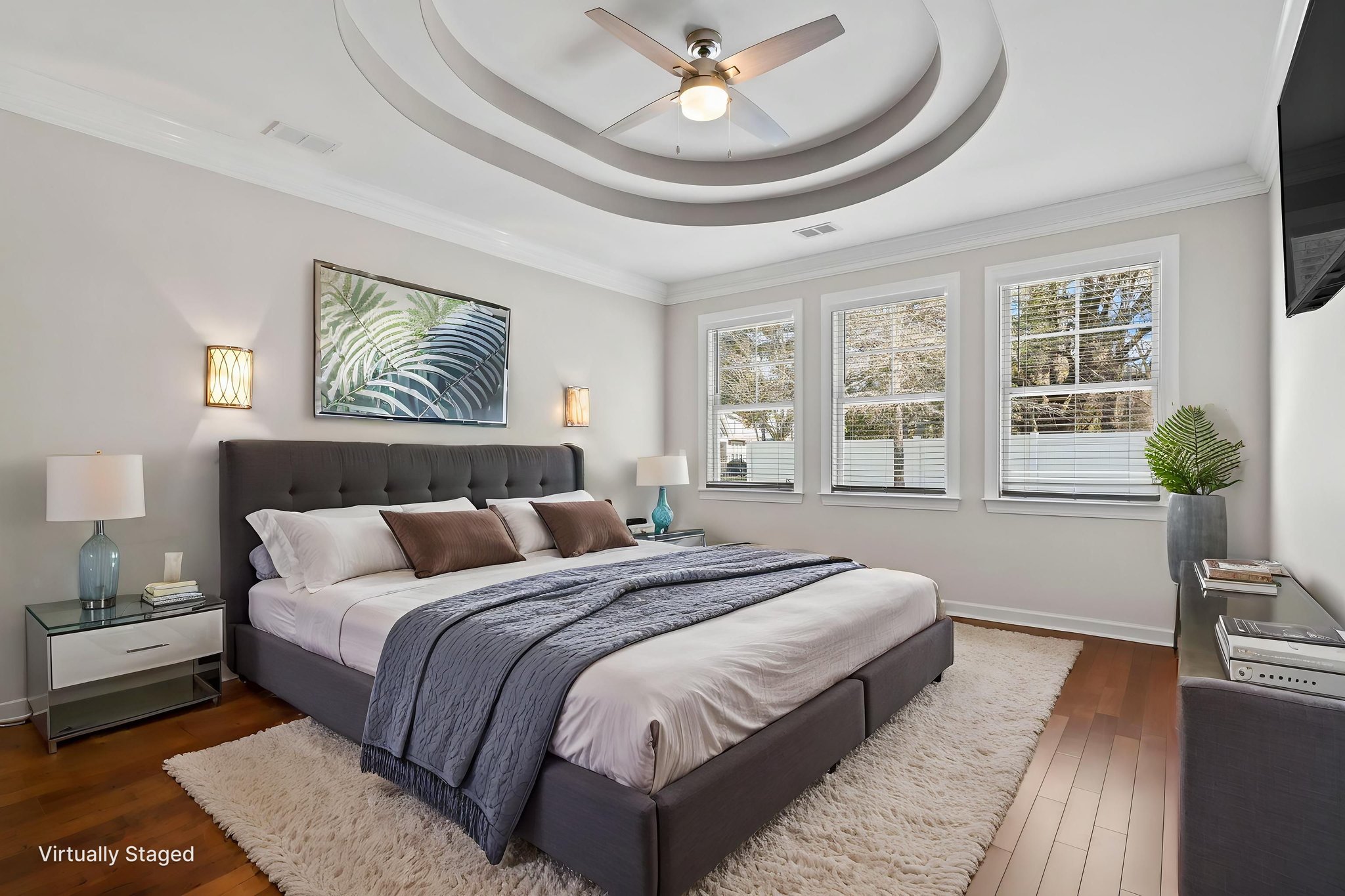 DSC02579 virtually staged.jpeg