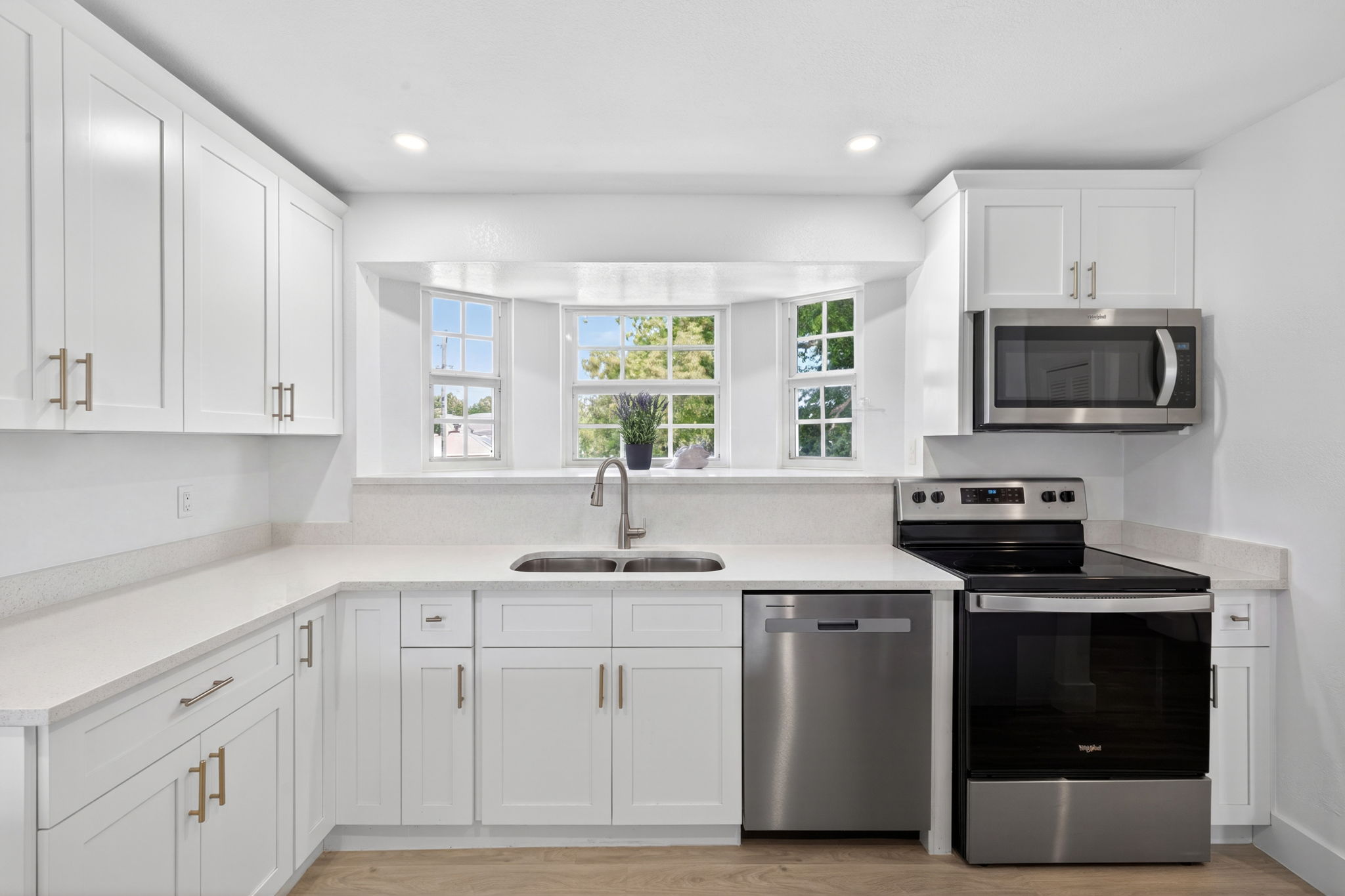 Kitchen 3 of 3 –r