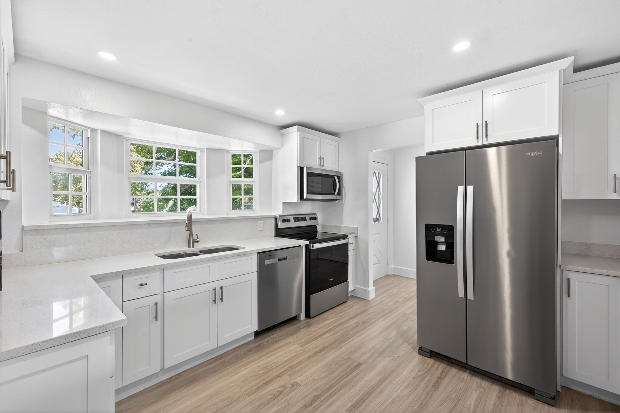 Kitchen 1 of 3-r