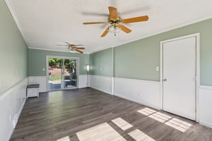 E State St-S1909-028.jpg
