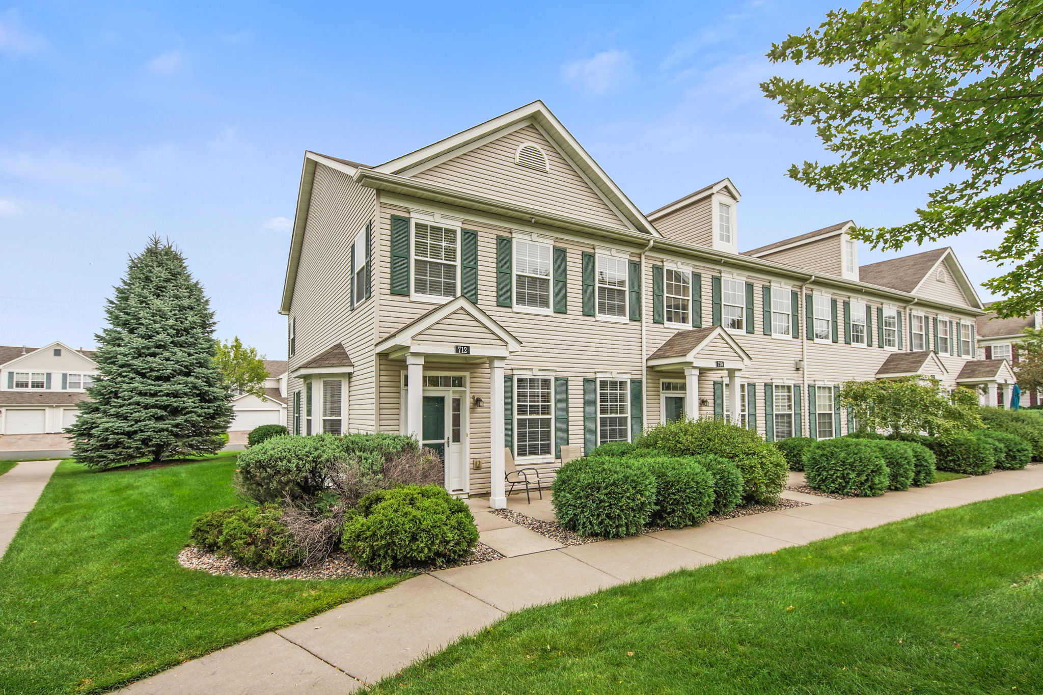 712 Providence Dr, Shakopee, MN 55379 Mint Real Estate Photography