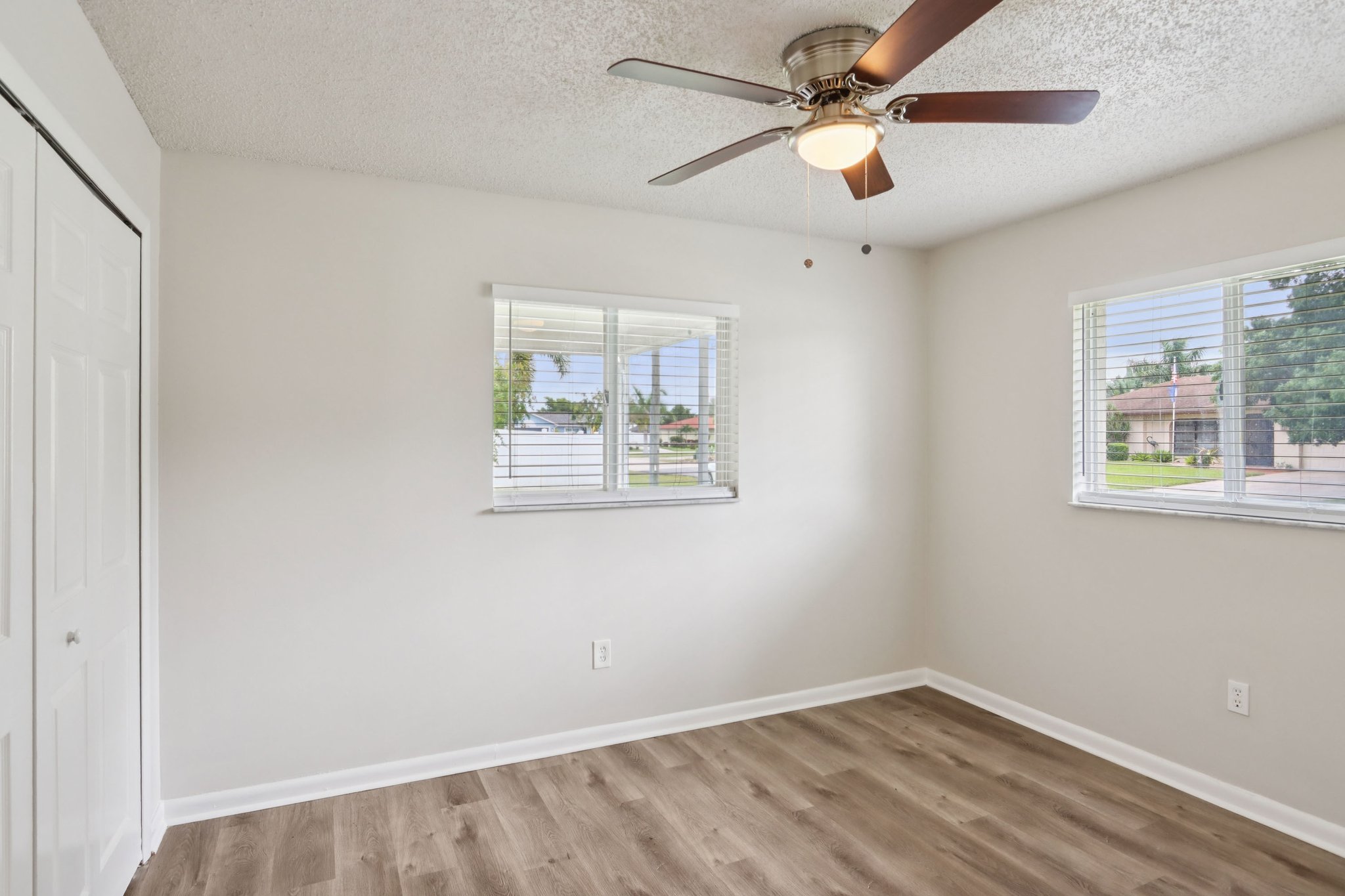 SE 35th St-S0109-014.jpg