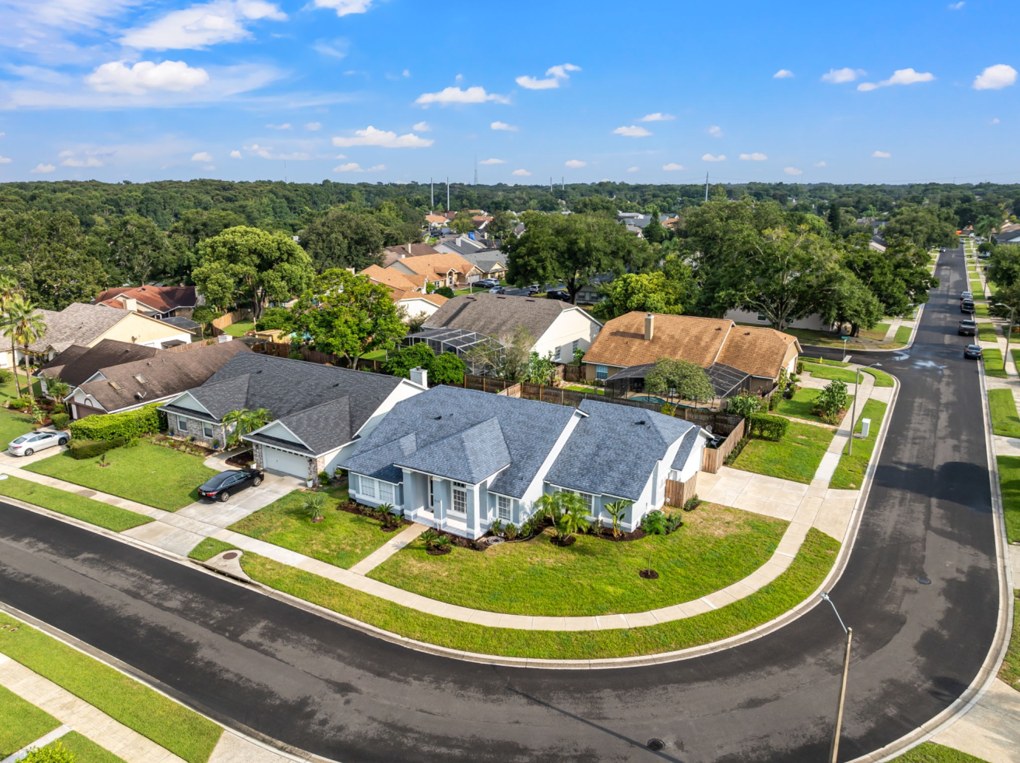 Front:Corner Aerial View