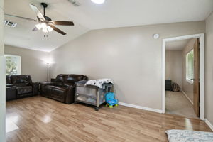  Photo 33