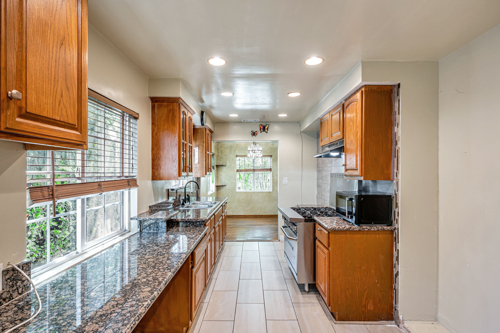 012_7134 Stansbury Ave 