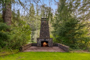 EXTERIOR FIREPLACE