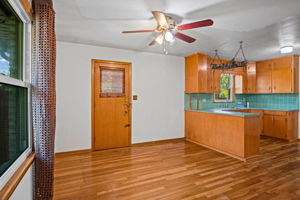  Photo 8