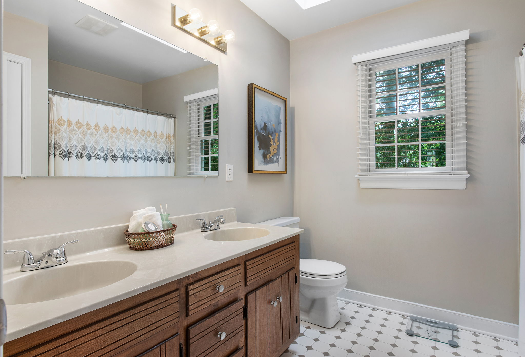 29-Hall Bath