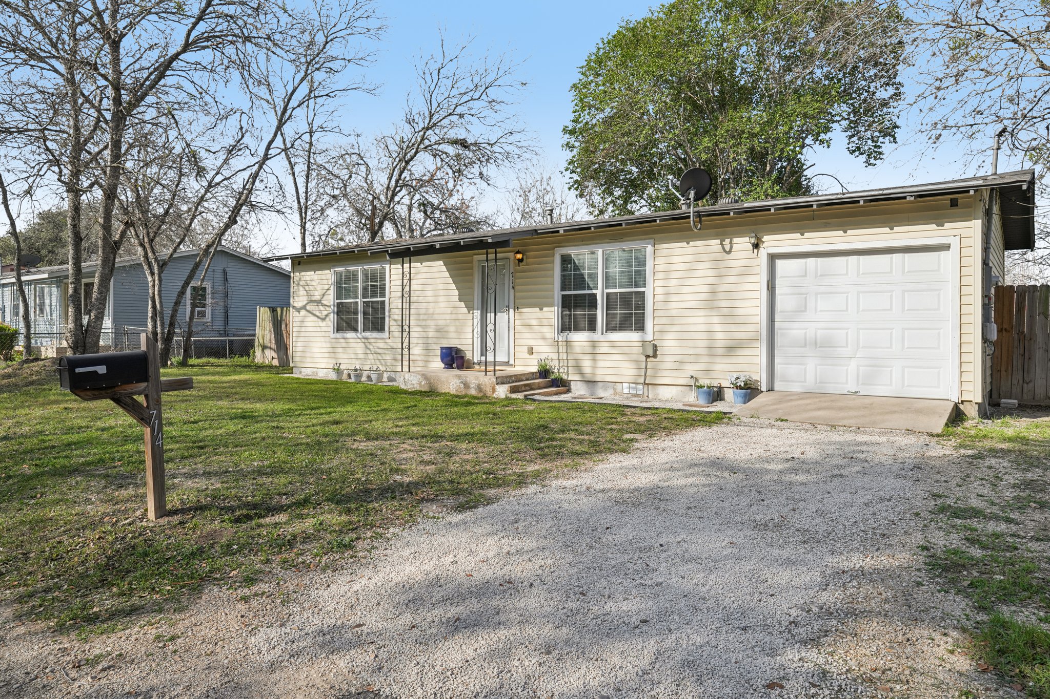 S Milam St-S0103-003.jpg