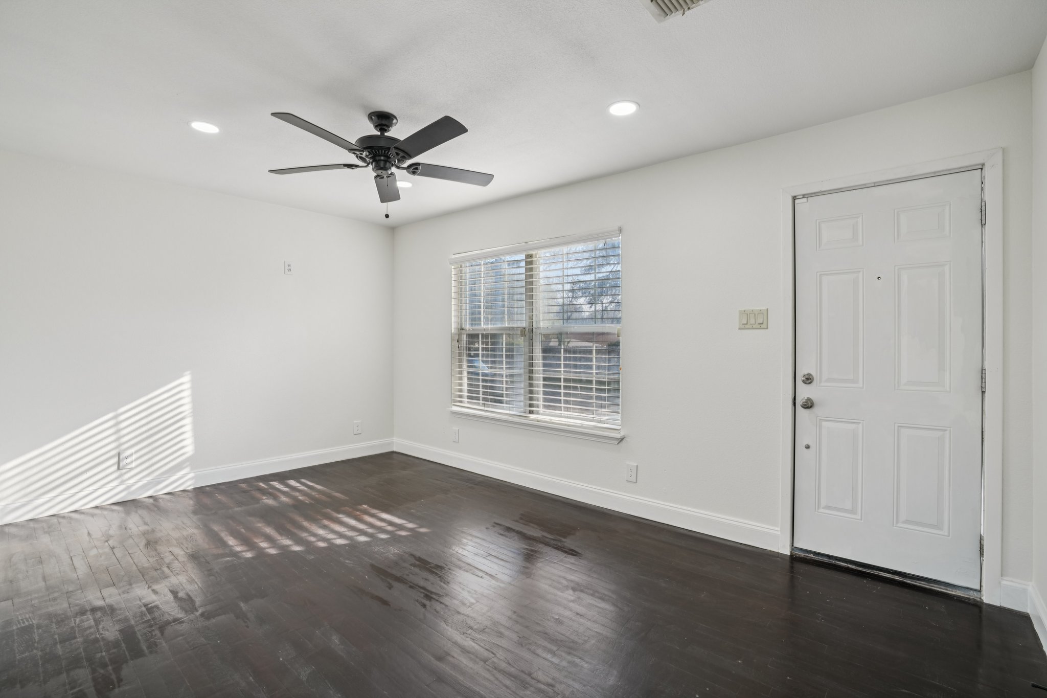 S Milam St-S0103-005.jpg