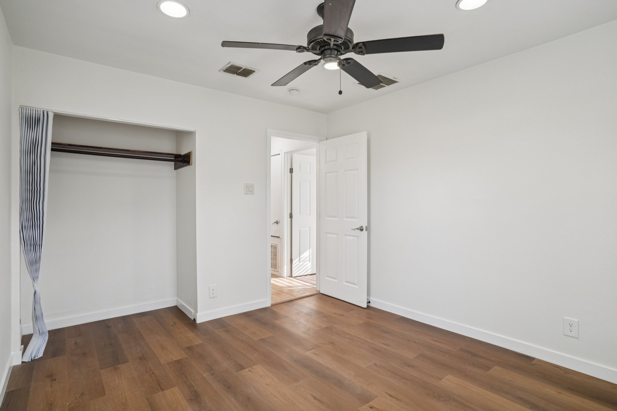 S Milam St-S0103-015.jpg