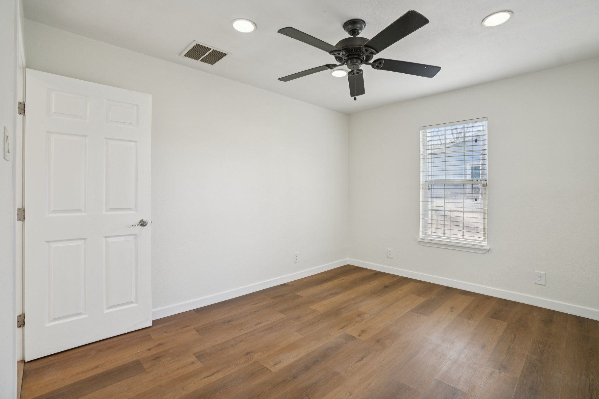 S Milam St-S0103-017.jpg