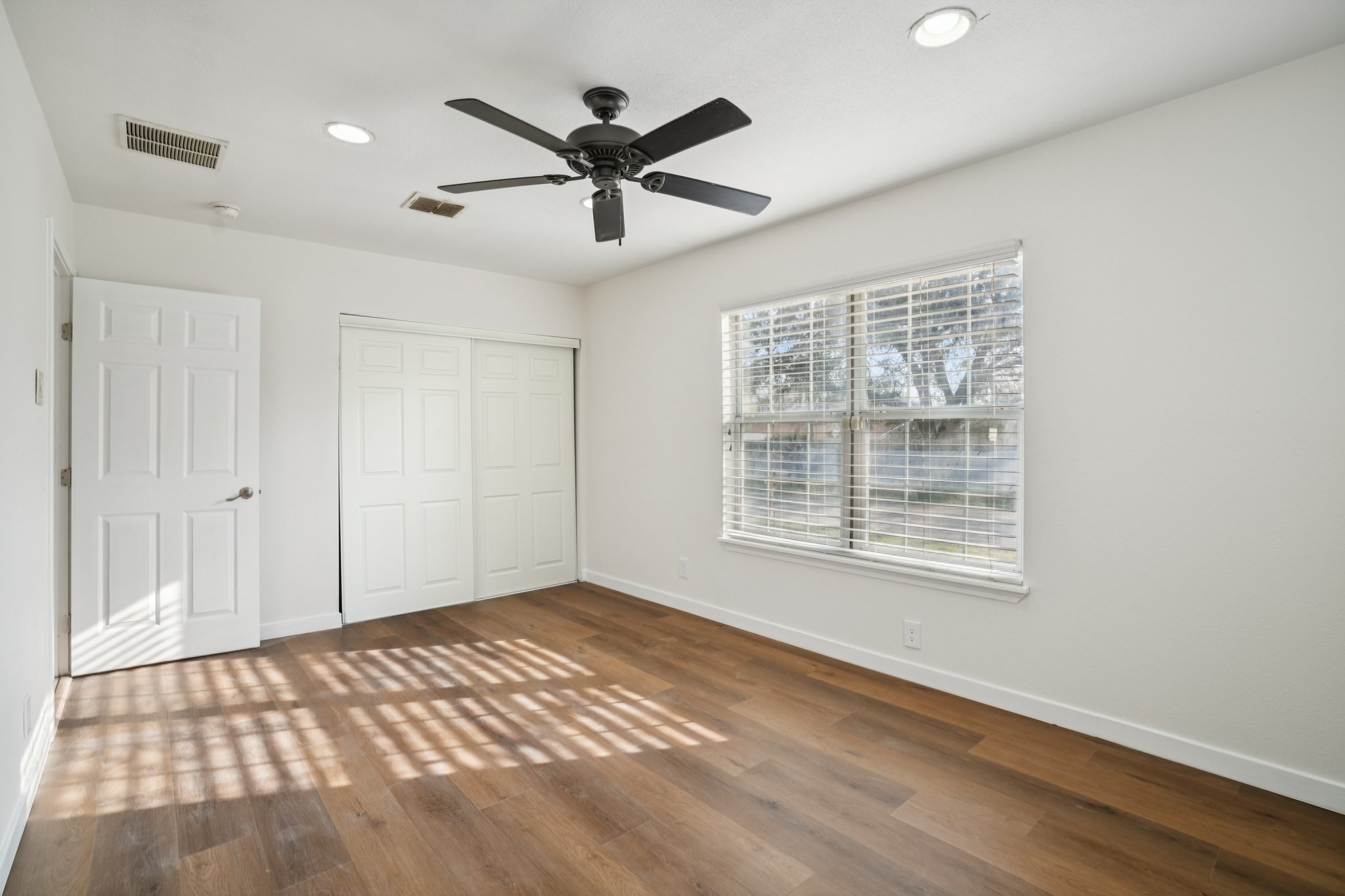 S Milam St-S0103-022.jpg