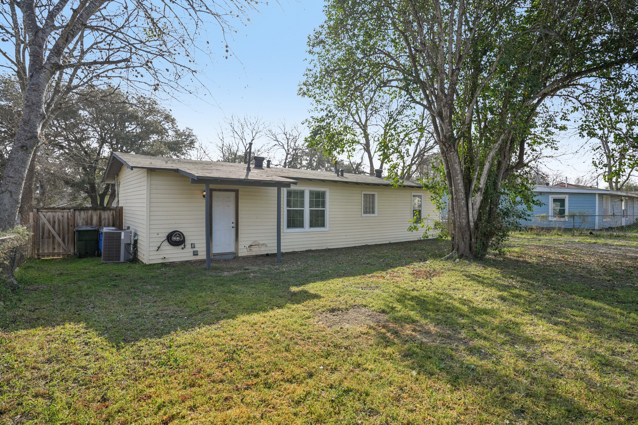 S Milam St-S0103-028.jpg