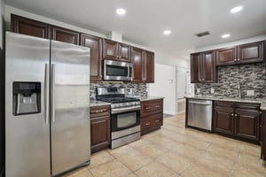 S Milam St-S0103-010.jpg