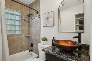 S Milam St-S0103-013.jpg