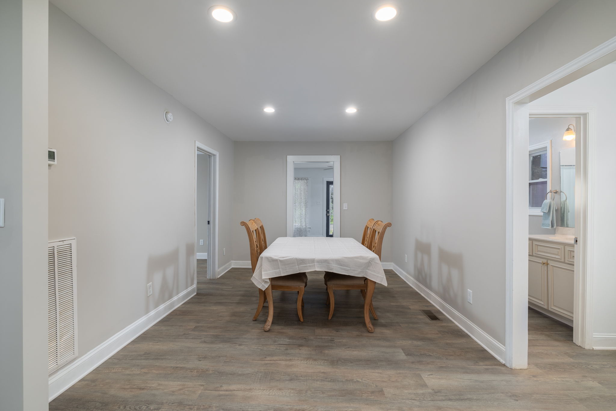 715 Circle Dr-12
