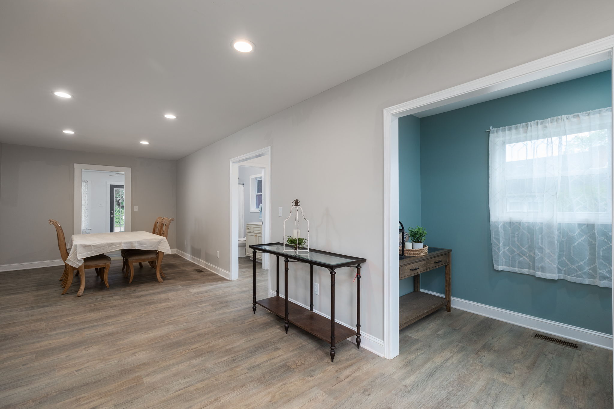715 Circle Dr-16