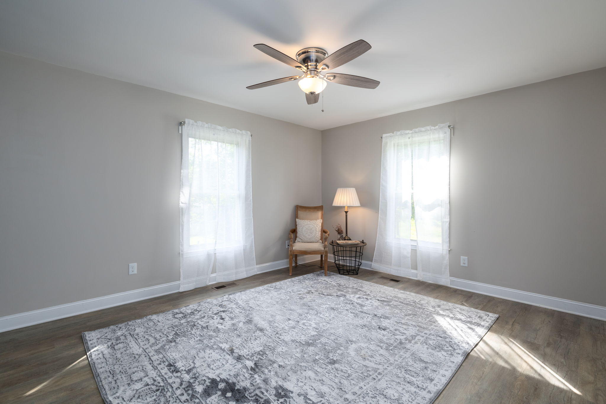 715 Circle Dr-17