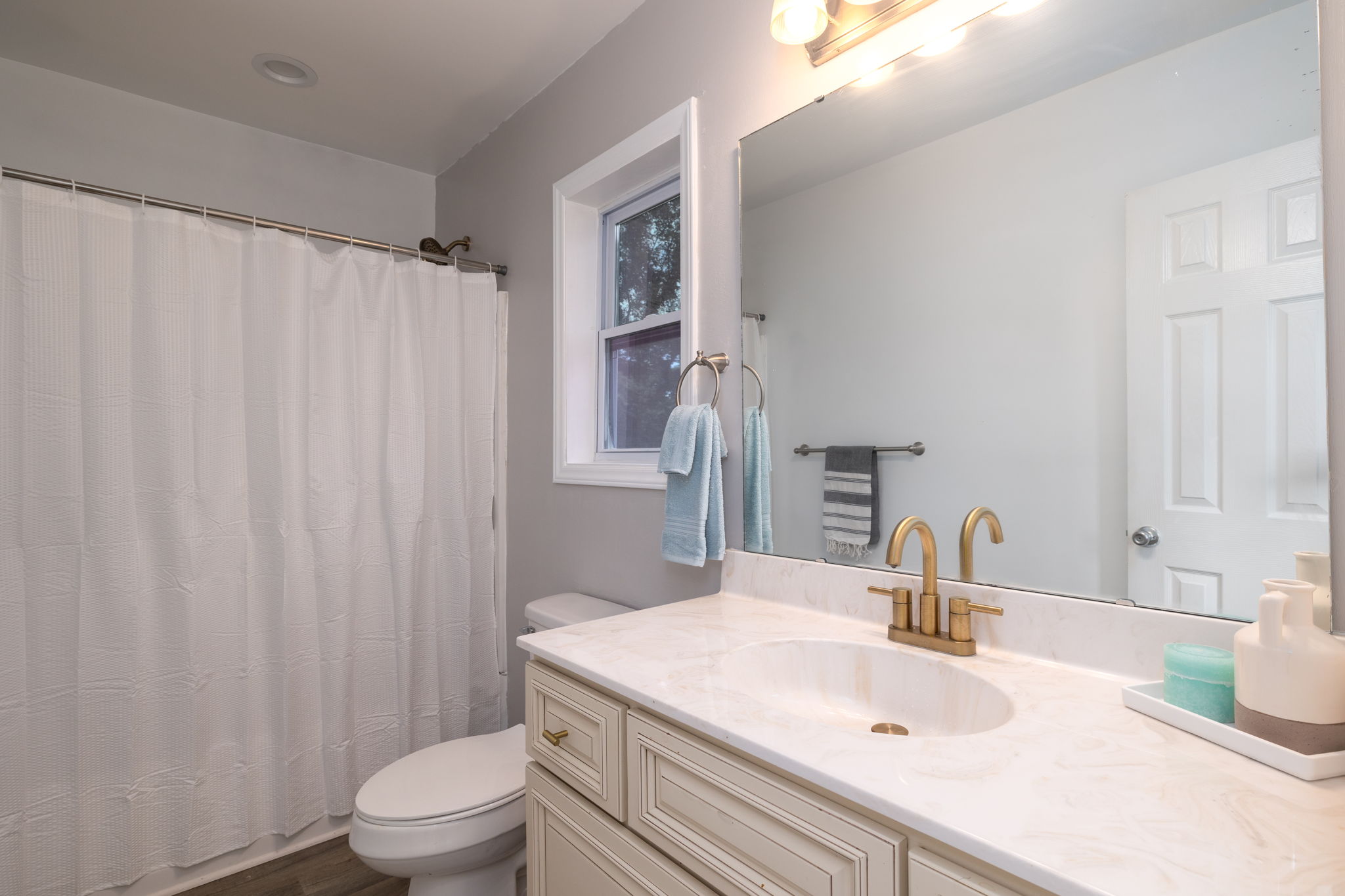 715 Circle Dr-22