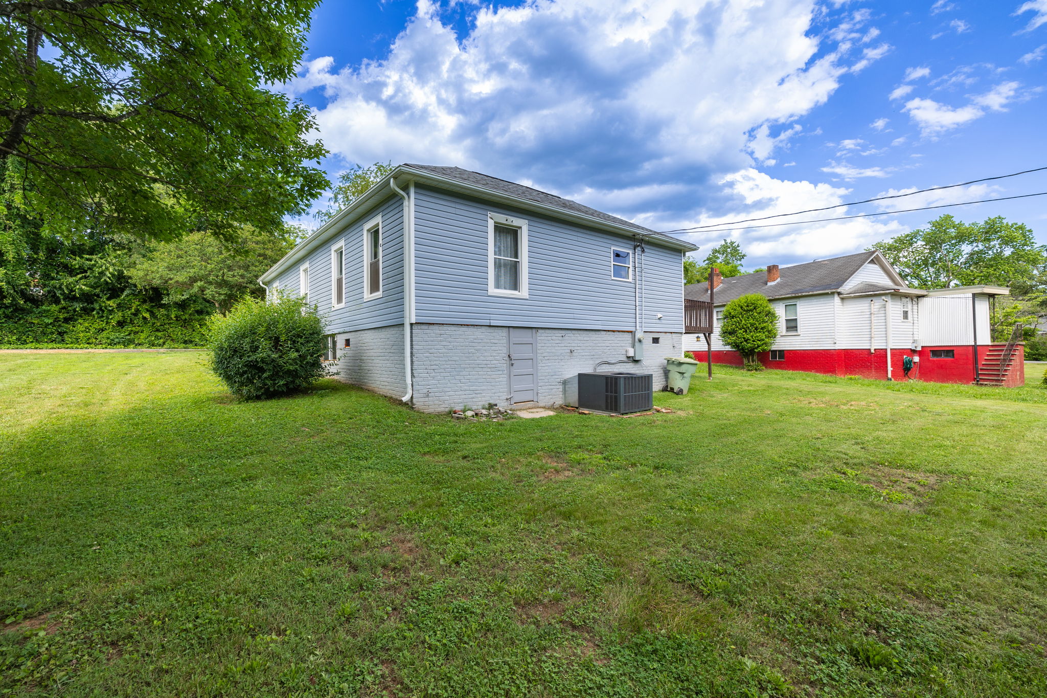 715 Circle Dr-31