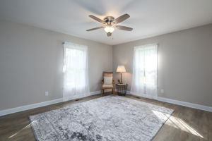 715 Circle Dr-17