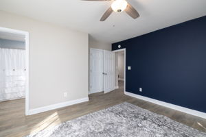 715 Circle Dr-18