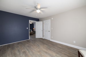 715 Circle Dr-24