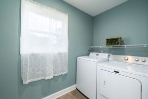 715 Circle Dr-25