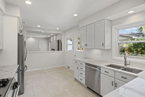 Kitchen/Breakfast Area