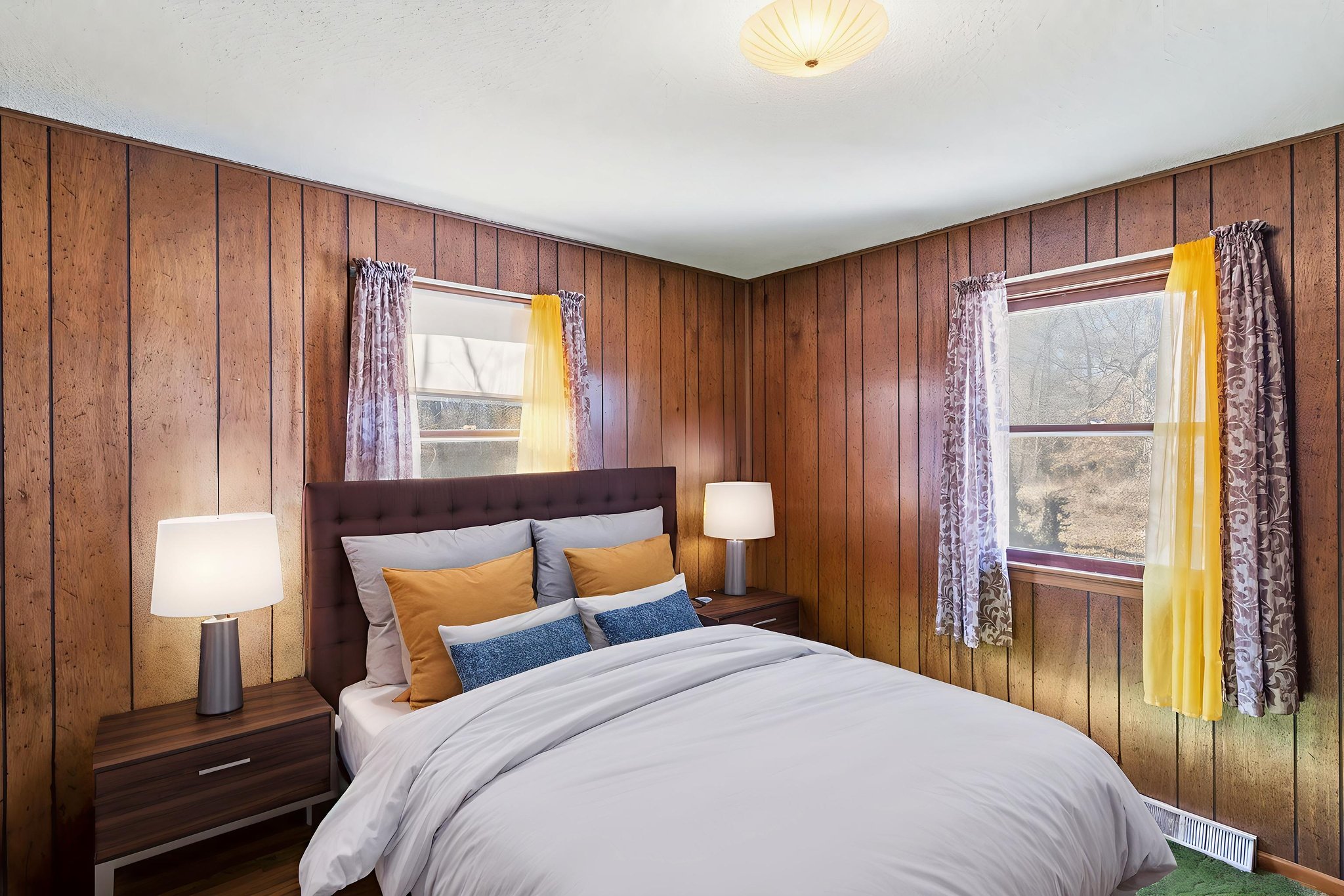 DSC09800 virtually staged.jpeg