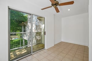 River Cliff Dr-S0405-030.jpg