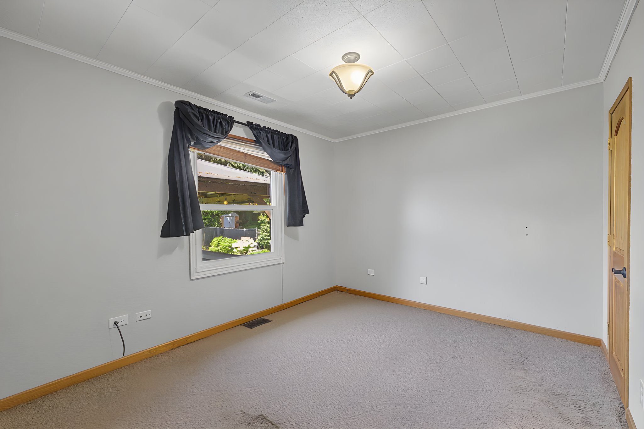 717 E Highland Dr. Arlington, WA (14) furniture removed.jpeg