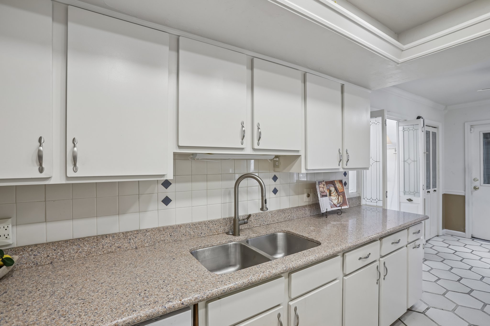 E Tuckey Ln-S1607-017.jpg