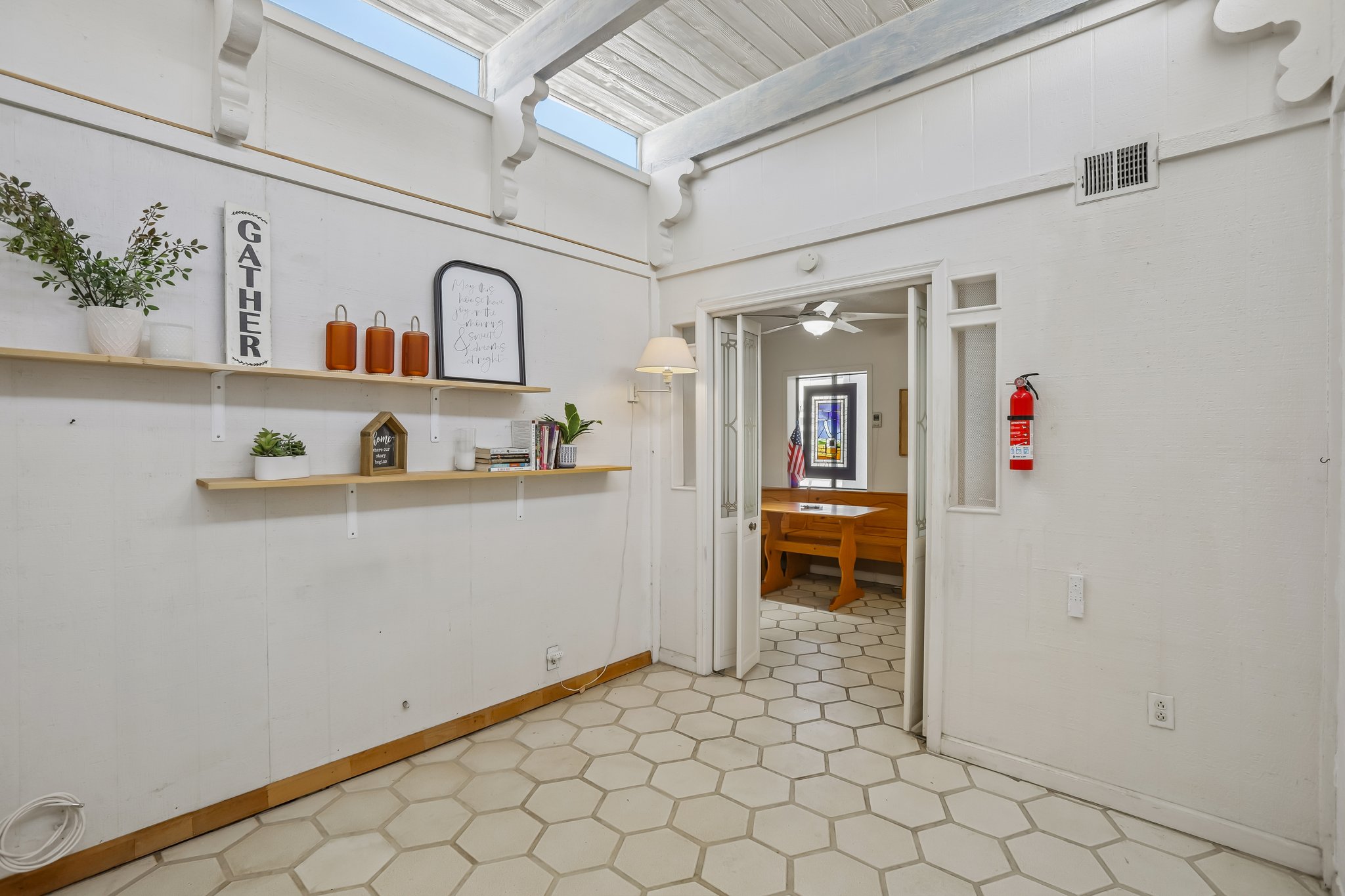 E Tuckey Ln-S1607-022.jpg