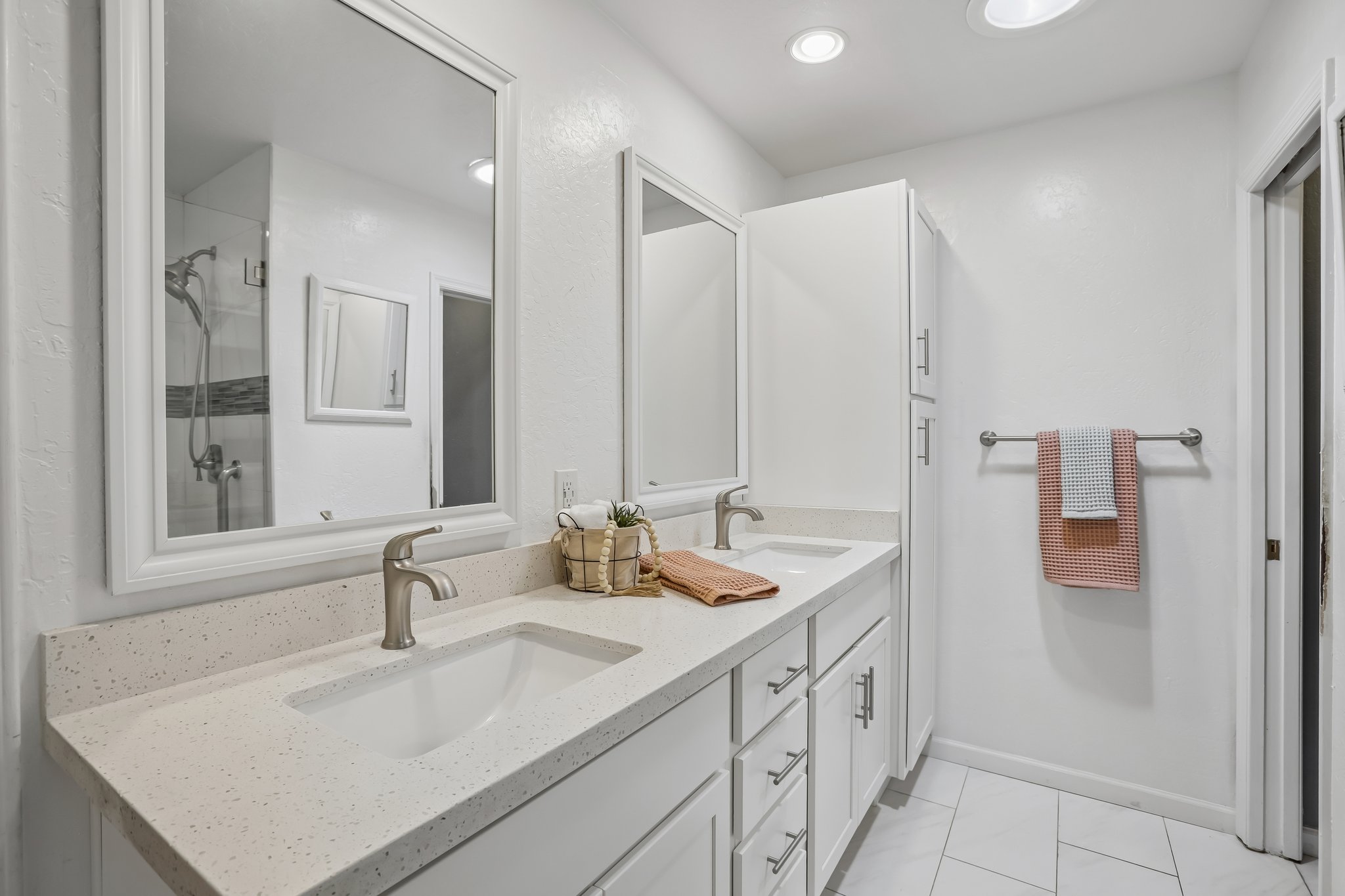 E Tuckey Ln-S1607-031.jpg