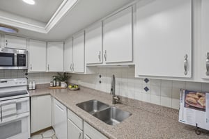 E Tuckey Ln-S1607-015.jpg