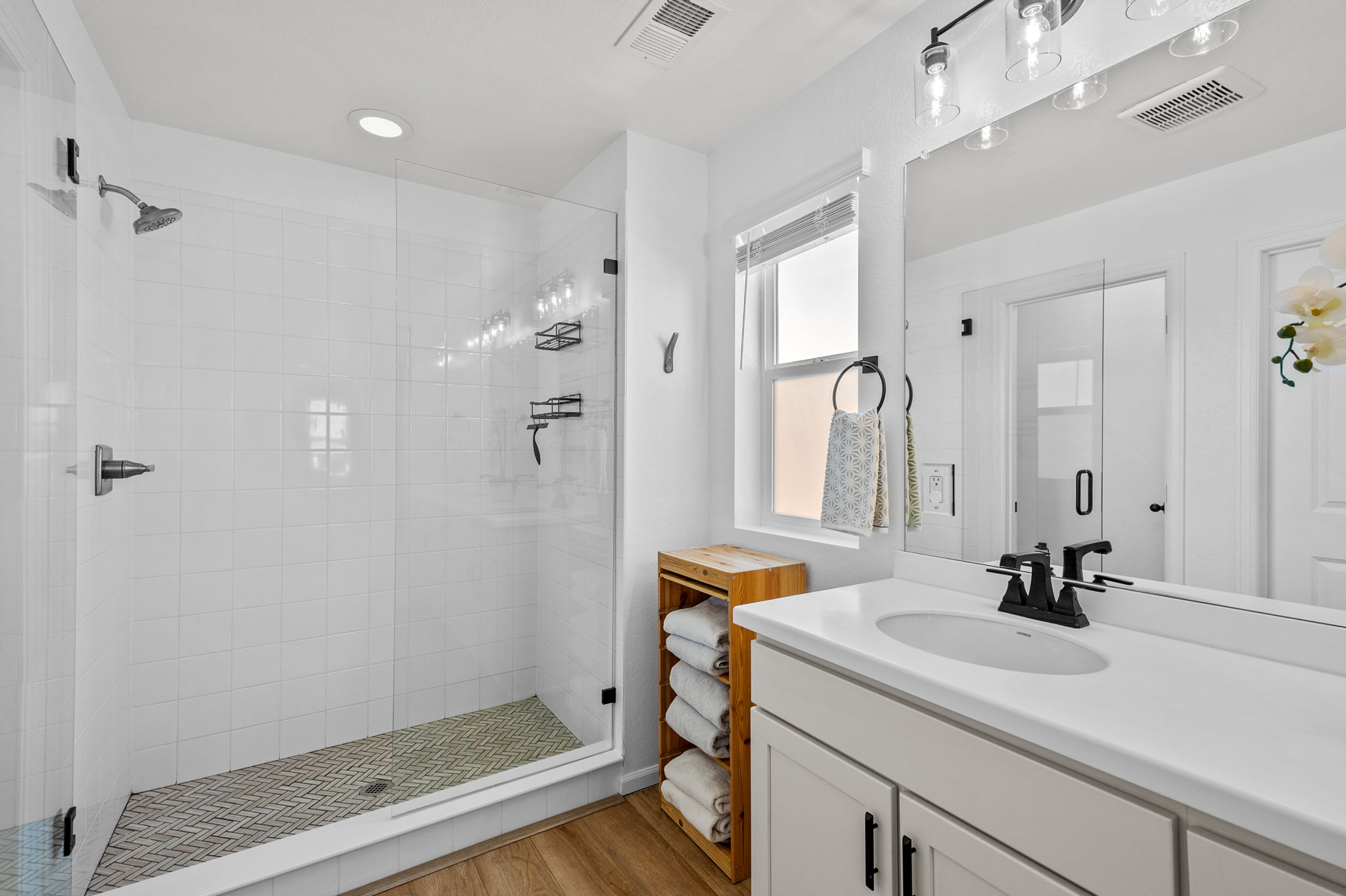 Upper Level Primary Bathroom
