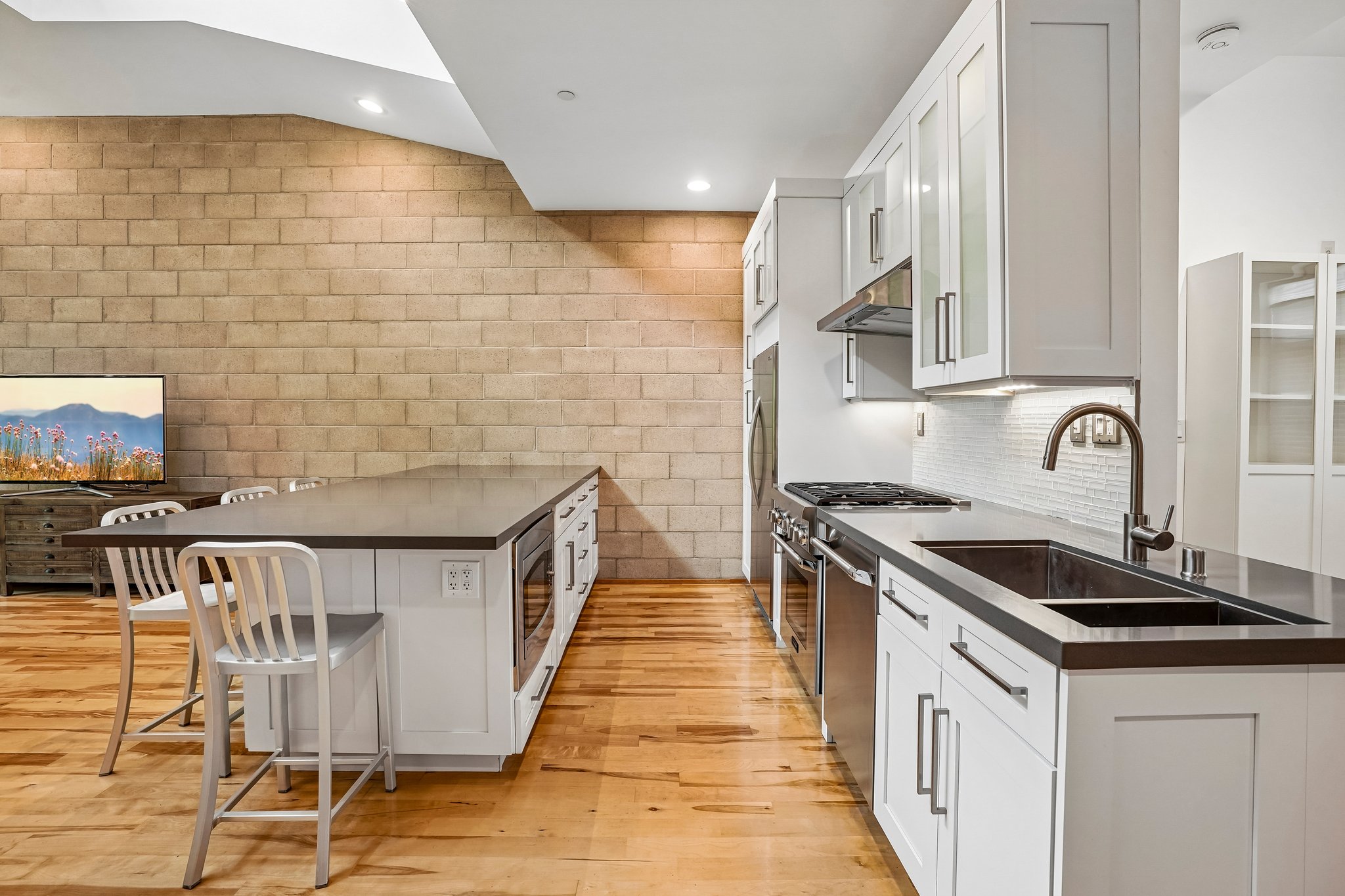 N Highland Ave 21-S1408-014.jpg