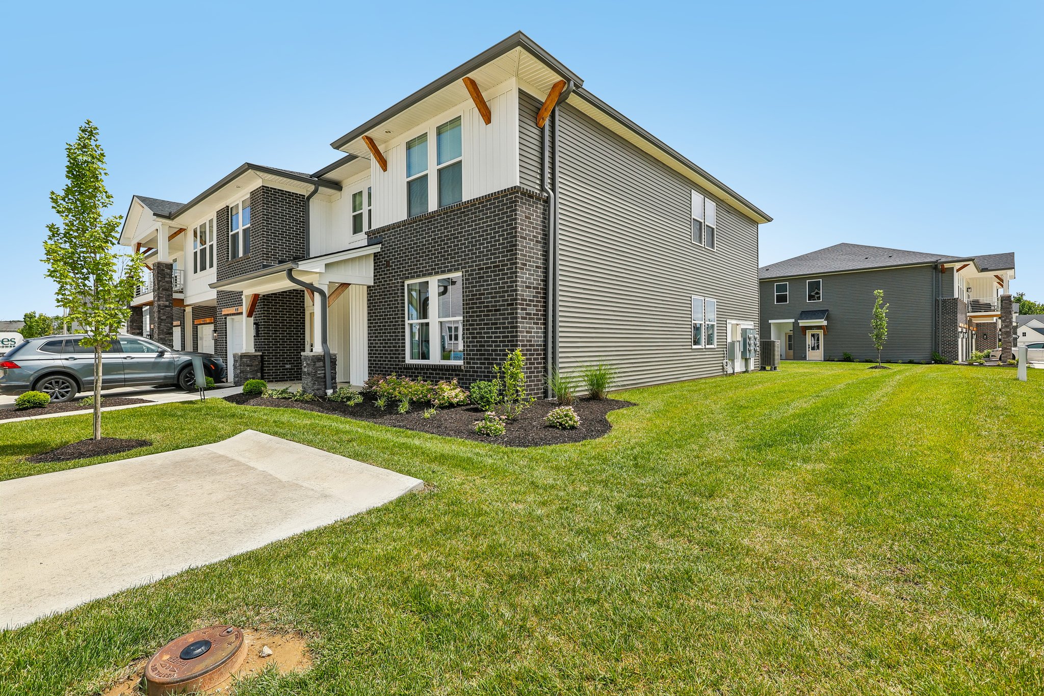 Somerset Blvd-S2205-002.jpg
