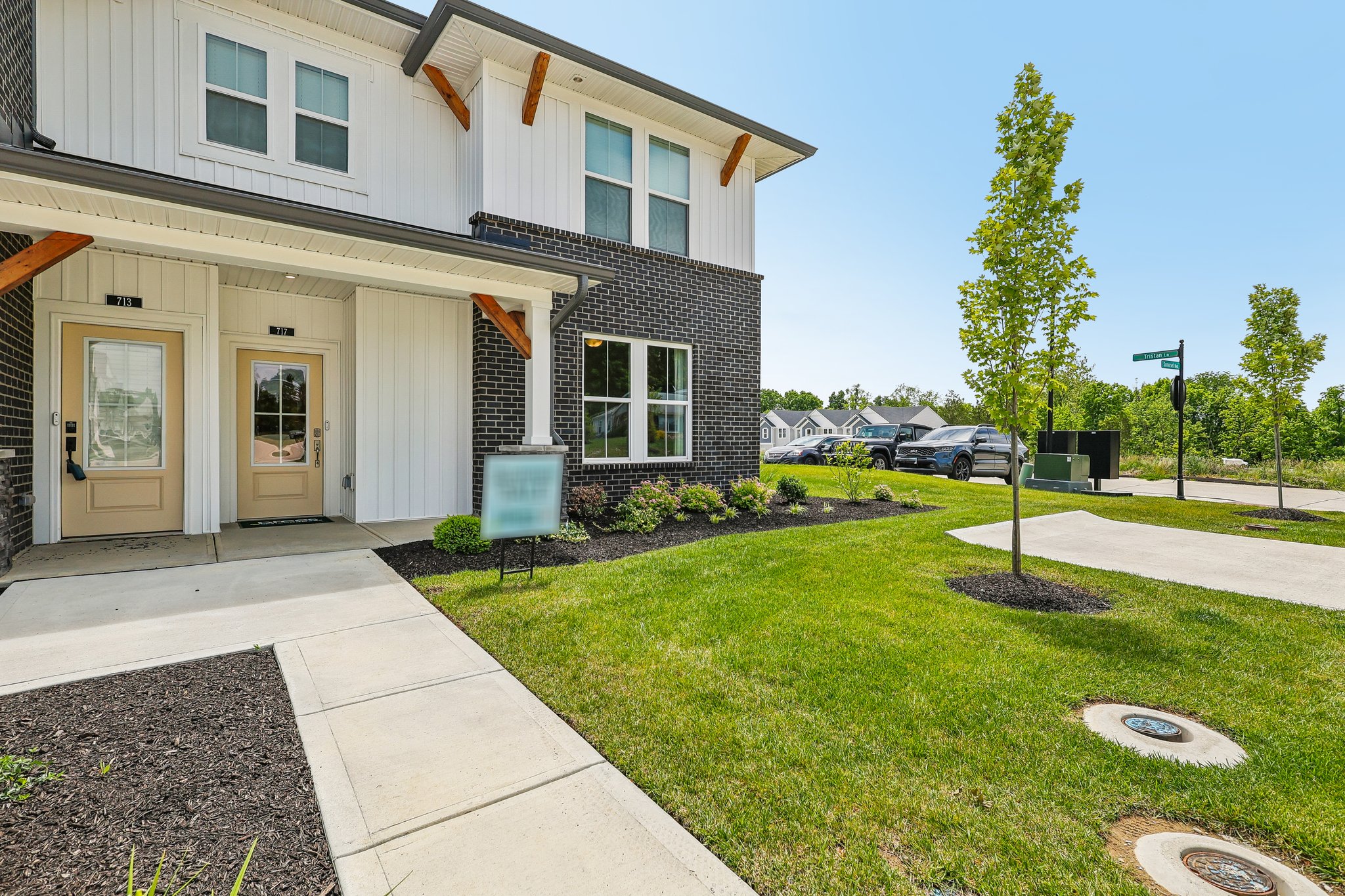 Somerset Blvd-S2205-003.jpg