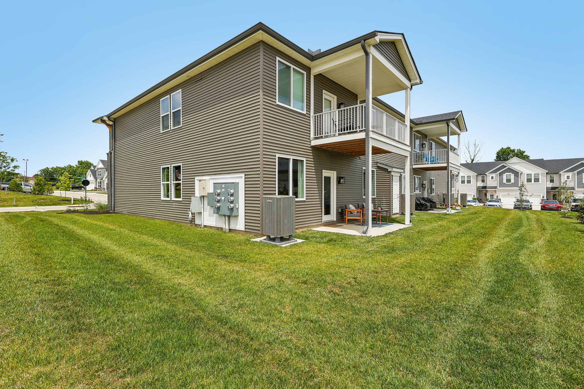 Somerset Blvd-S2205-046.jpg